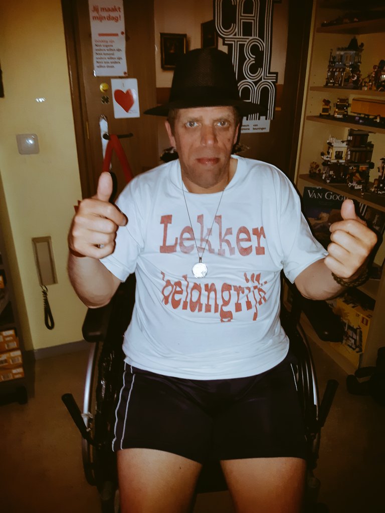 Negatief mij benaderen over mijn beperkingen krijgt sowieso( zie shirt )

Deze dagen met de <a href="/Avond4daagse/">Avond4daagse NL</a> #Sliedrecht  krijg ik heel veel #Respect  over hoe ik ermee omgaat. CC <a href="/LithNoortje/">Noortje van Lith</a>

Dag 3 

#DDK Veel liefs Erik Heijkoop #Posisoof #Sliedrecht