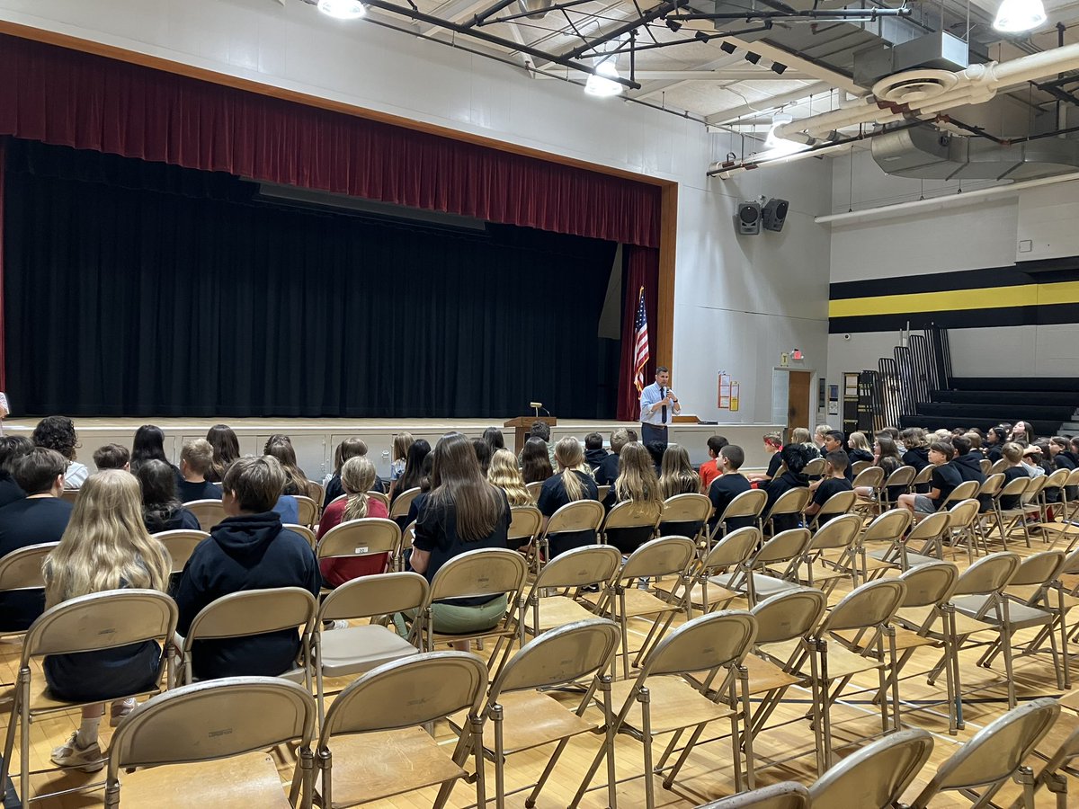 We are so excited to welcome our incoming 6th grade students.  Today we were able to meet the 5th grade students from Lincroft School. Welcome to Thompson, future Lions! 🦁#MTPSpride #ThompsonMSpride
