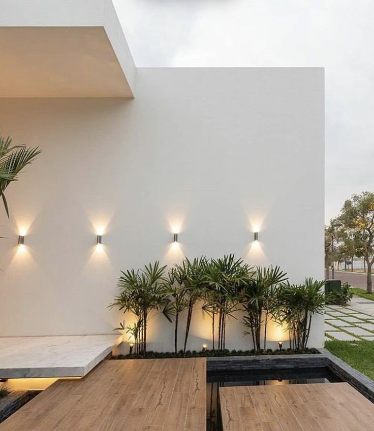 يلزم الأمر عمل صبة إسمنتية مرتفعة بقالب  خشبي كبير أسفله ليتولد لدينا فراغ حوالي 5سم

ثم وضع الدرجة سواء رخام أو بورسلان أو غيرهما، بحيث جزء طائر وجزء للداخل

هذا بالنسبة للدرجة الأولى ✅

#مساء_الخير_والسعاده #مخططات_فلل #بيت_العمر #حدائق