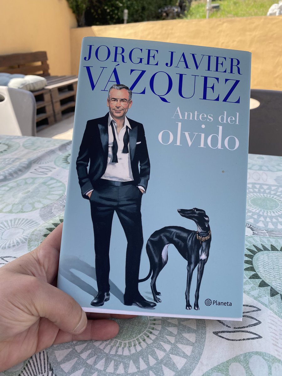 Pues voy a seguir el consejo de Armando… Voy a leer un libro entre las 15:45 y las 16:45. 
¡Qué rabia que los clasistas sigan pensando que leer está reñido con ver « Sálvame »! #YoVeoSalvame #SalvameNoSeToca #SalvameNoSeToca15J #SalvameReturns #MiaEsLaVenganza