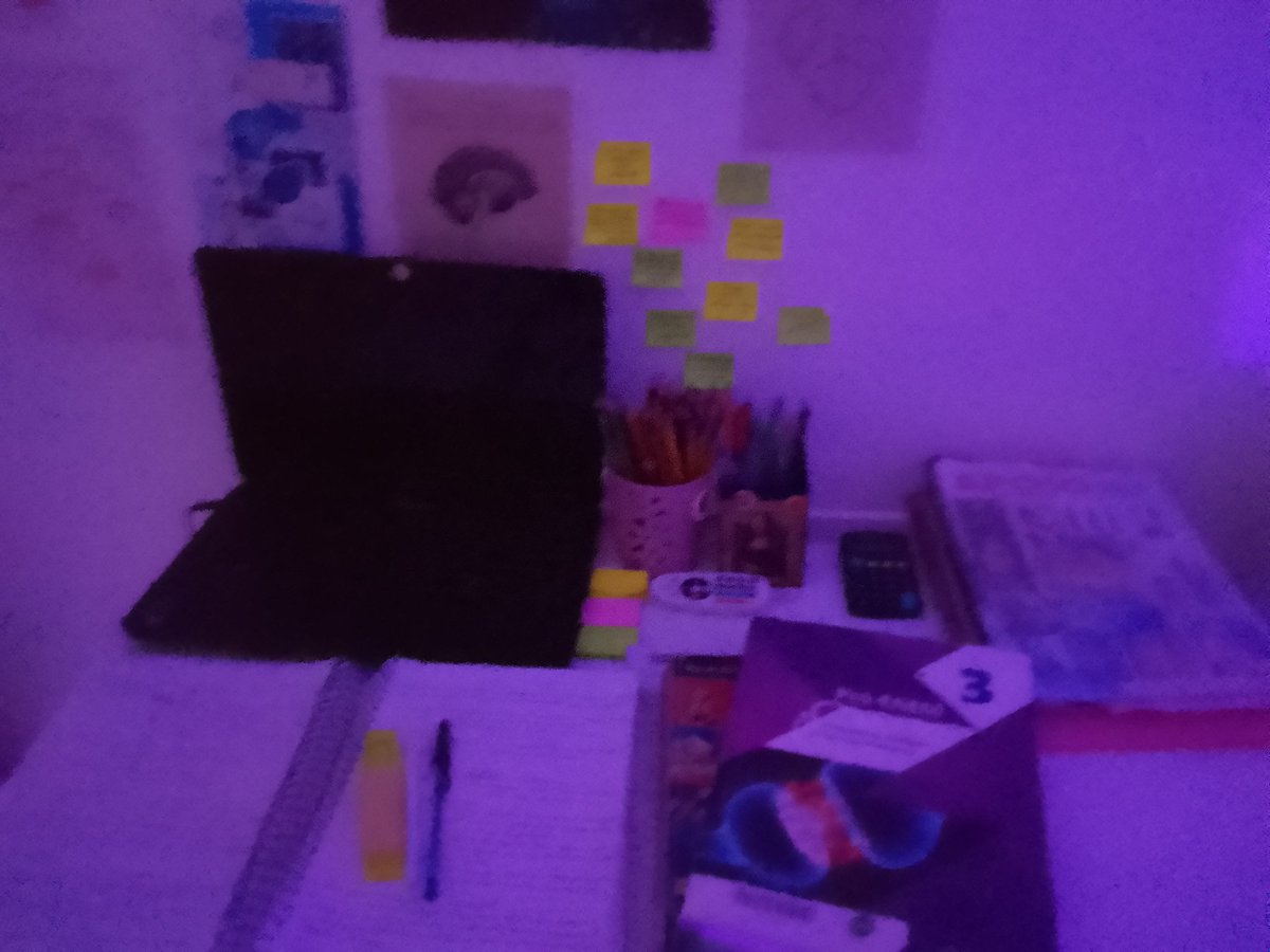 elle_studys's tweet image. finalmente consegui organizar meu cantinho de estudos 💗