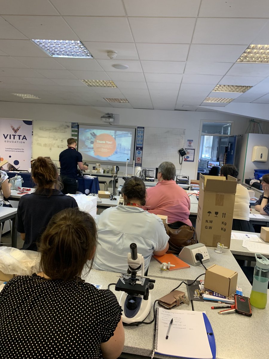Microscopes Mastery Workshop today with Silius from ⁦@VITTAEducation⁩ who has travelled all the way from Cambridge to join us today⭐️⭐️18 technicians enjoying the networking. Thanks to Daniella ⁦@Mary_1mmacukate for hosting