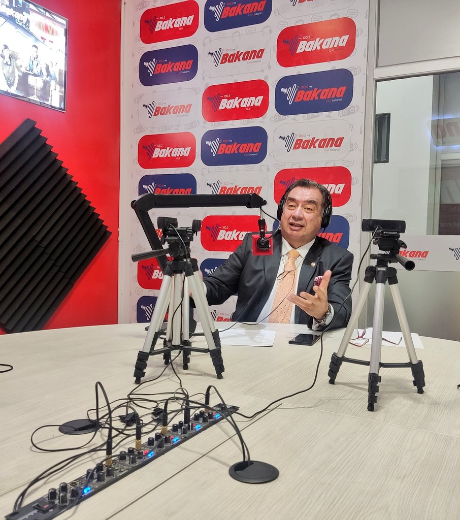 GoberLoja's tweet photo. 📻 #Entrevista
En @Radio_Bakna, @FredyBravoB, gobernador de #Loja, informa los detalles de la inauguración del #CEBAF - #Macará.
"La inversión es de más de 16 millones de dólares; esto garantizará agilidad de procesos y movilidad; una infraestructura confortable y funcional". https://t.co/M6LUDoLiVh