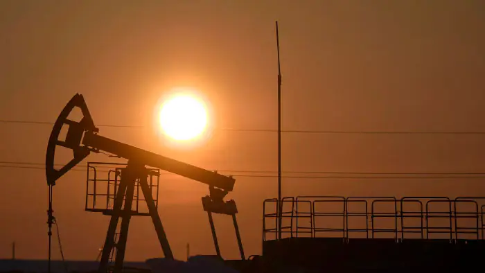 ElNecio_Cuba's tweet photo. 🇷🇺🫂🇨🇺 A la hora de hablar de amigos, las cosas están claras ⬇️⬇️⬇️⬇️

👉 Rusia y Cuba preparan un acuerdo intergubernamental para suministrar  1,64 millones de toneladas anuales de petróleo y derivados, declaró el  primer ministro cubano, Manuel Marrero y agregó que la compañía rusa  Rosneft está dispuesta a participar.

🛢️ Durante una reunión con el primer ministro ruso, Mijaíl Mishustin,  Marrero Cruz manifestó que ya había visitado Rosneft para discutir el  hecho de suministro del petróleo y productos petrolíferos a Cuba.

💬 “Nos explicaron cómo ha avanzado el grupo de trabajo sobre este  asunto. Nuestro ministro de Energía estuvo aquí y ellos, junto con  representantes de Rosneft, han hecho un trabajo muy serio y han avanzado  en muchos temas”, subrayó Marrero Cruz.

🛢️Señaló que se trataba, en particular, de la preparación de un acuerdo  intergubernamental “para el suministro estable de petróleo de la  Federación de Rusia a Cuba”.

💬“Estamos hablando del suministro de 1,64 millones de toneladas  anuales de petróleo y sus productos y existe la disposición de Rosneft  para llevar a cabo este proyecto”, expresó el primer ministro cubano.

🛢️Destacó la relevancia e importancia del acuerdo para su país.  “Disfruto cada momento que paso en Rusia. Pero todos mis pensamientos  están en Cuba, ya que estoy muy preocupado por las dificultades que  tenemos ahora con el combustible”, concluyó Marrero Cruz.

📎 Diarío Octubre