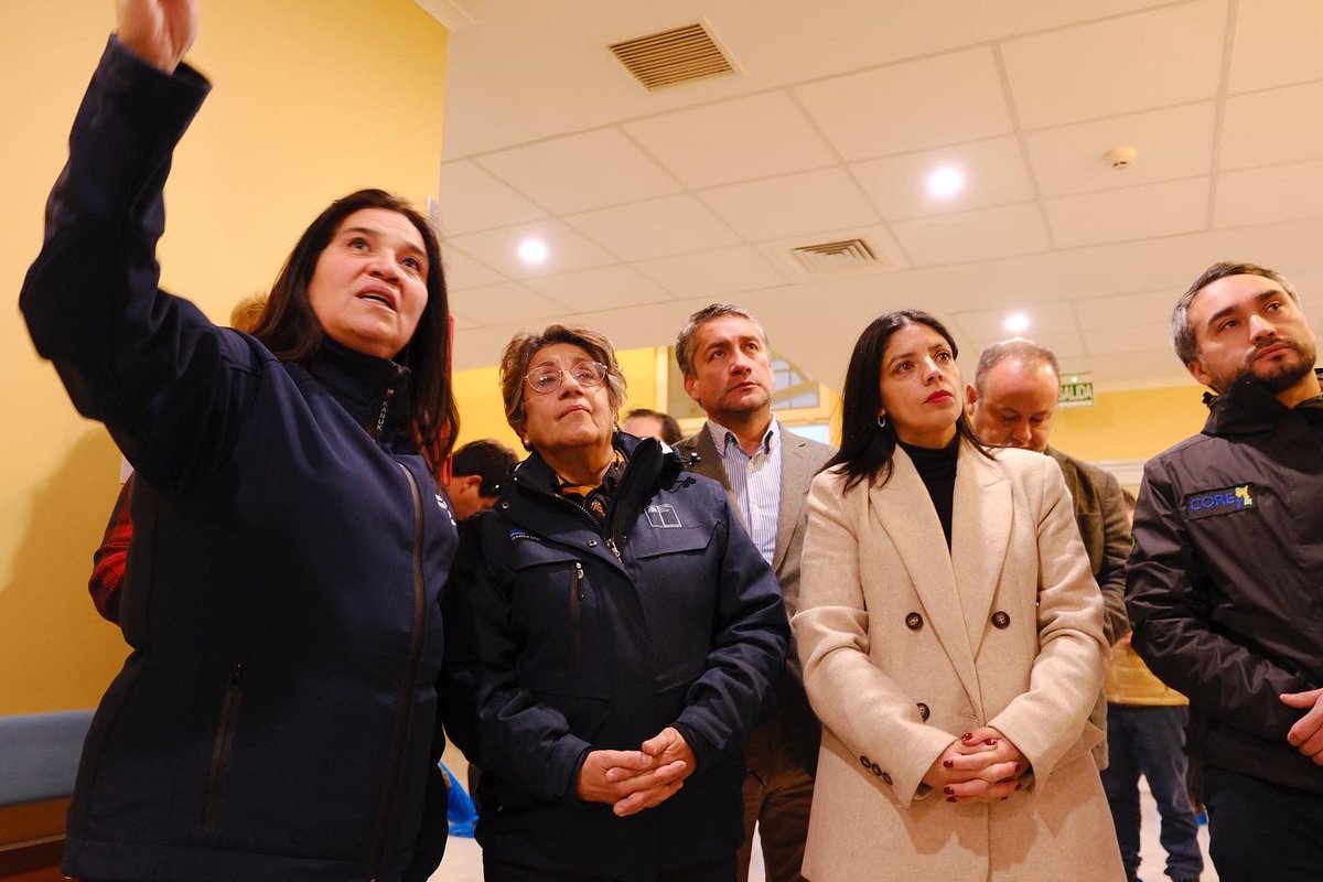 El Hospital de Quellón es un recinto de salud de mediana complejidad. 

Beneficiará directamente a más de 32 mil personas que habitan la zona sur del archipiélago de Chiloé, quienes ya no deberán trasladarse hasta las comunas de Castro o Ancud.
2/3