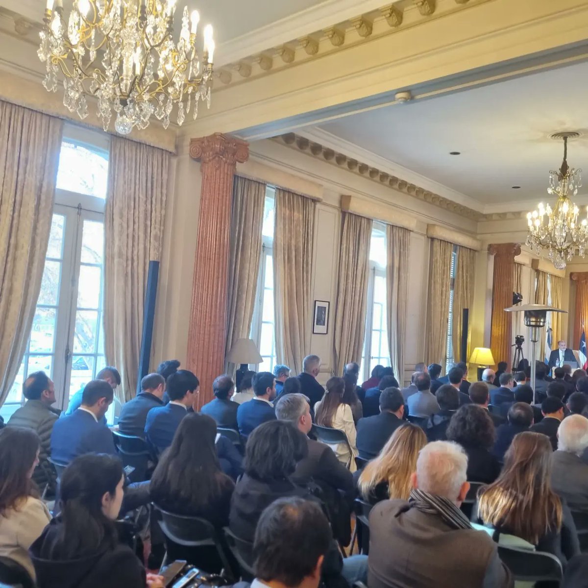 El Ministro <a href="/DiegoPardow/">Diego Pardow</a> y el Embajador <a href="/rafabielsasic/">Rafael Bielsa</a> inauguraron el seminario "La importancia del gas natural para la transicion energética de Chile" organizado por nuestra Embajada en conjunto con la <a href="/AGN_Chile/">AGN Chile</a>, la  <a href="/usach/">Universidad de Santiago de Chile</a> y el <a href="/MinEnergia/">Ministerio de Energía</a>.