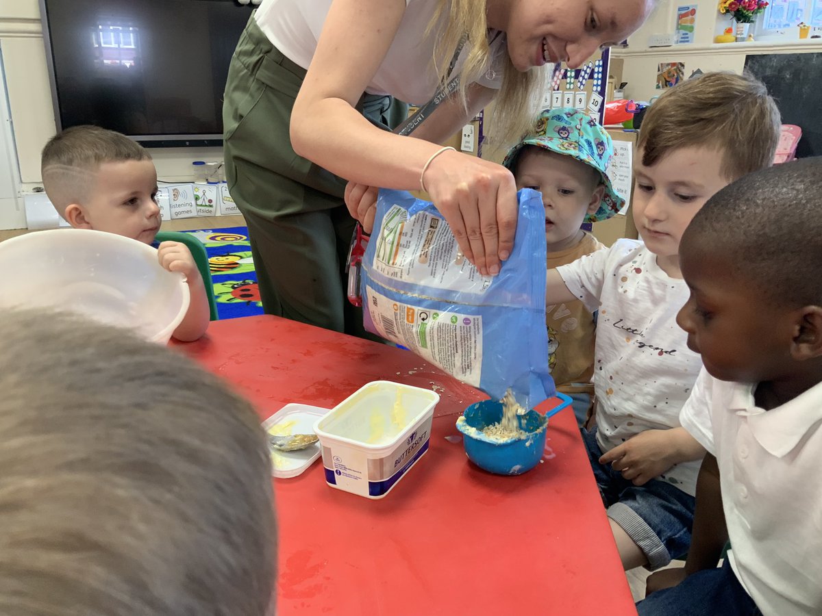 RDPSNursery's tweet image. Flapjack Fun in Cookery Today! 🧑‍🍳
#RDPSNursery #Flapjacks #NurseryCookery