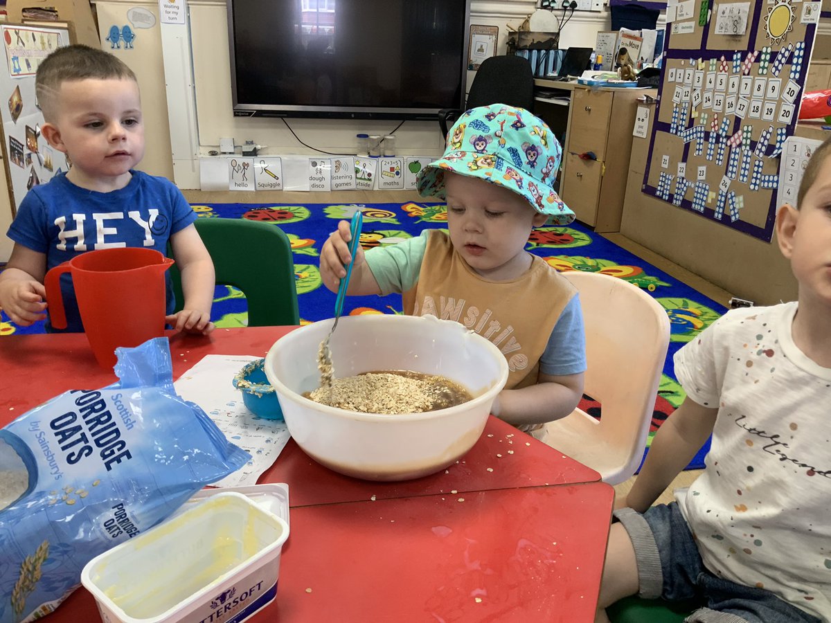 RDPSNursery's tweet image. Flapjack Fun in Cookery Today! 🧑‍🍳
#RDPSNursery #Flapjacks #NurseryCookery
