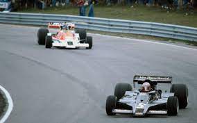 #ThrowbackThursday #CanadianGP #F1 ,1977, a classic #GrandPrix  @MarioAndretti & James Hunt battled furiously, lapping the 3rd place car, before Hunt crashed & Mario's #Lotus blew it's motor with 2 laps to go. Jody Scheckter won for Wolf F-1. @Cosito1Horacio @FastestSurgeon…