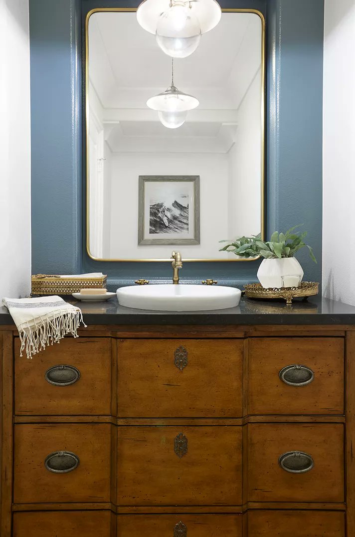Need to #organize a vanity? These tips and suggestions can help with that. #clutterfree  cpix.me/a/171658869
