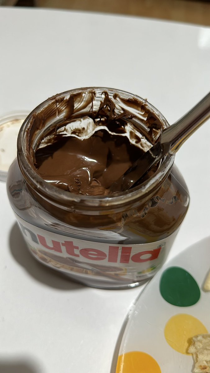 Kendimi Nutella kavanozunun içine atıyorum…. Bunun nasıl bir kıyamet olduğunu iyi bilirsiniz 😵‍💫