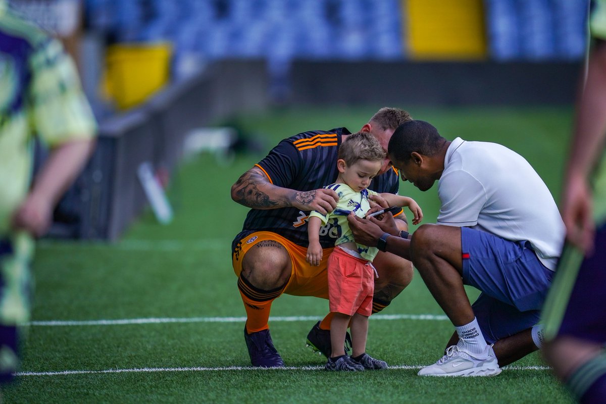 One of my favourite photos from yesterday 😍 honestly, can't speak highly enough of Beckford. Such a top bloke.

#lufc