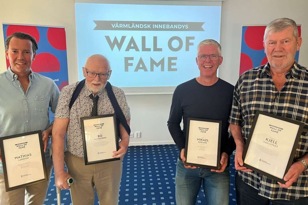 VFSPORTEN's tweet photo. Tog innebandyn till VĂ€rmland â nu valdes Bo Gustafsson in som av de sex första i Wall of Fame:
âAtt komma hit i dag var som att fĂ„ lĂ€sa sista sidan i en bok. Fantastiskt"
HÀr Àr de sex första namnen som valdes in i prestigefulla sÀllskapet
https://t.co/JOWDCvAnVy https://t.co/Lm59jwC18M
