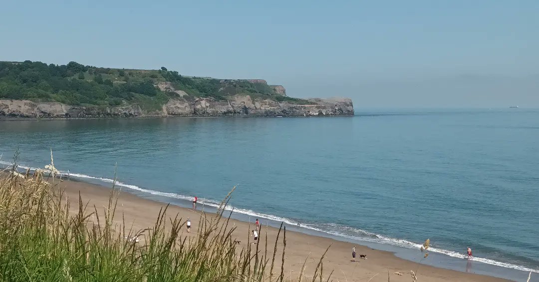 @foulsyke I stopped off at Sandsend on my way back from Whitby this morning. It was absolutely perfect.