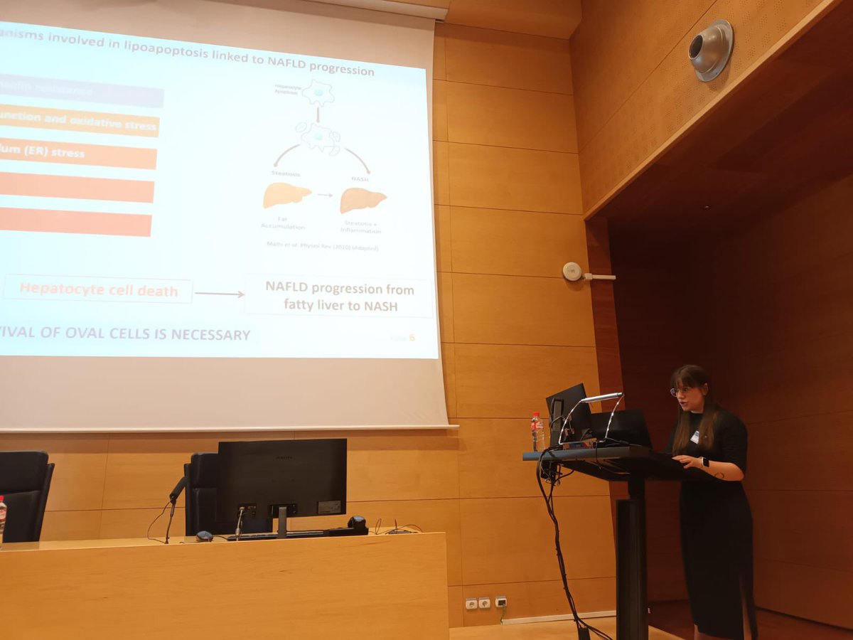 FatlivL's tweet image. 📢👩🏻‍🔬 
Amazing talk focused on the susceptibility of oval cells to lipotoxicity and hypoxia given by our Juan de la Cierva researcher Laura Villamayor at the MOIR3 meeting hosted in @urjc today! 🙂 Thanks to the audience for the great feedback!! Well done Laura! 🧬🧪🧫