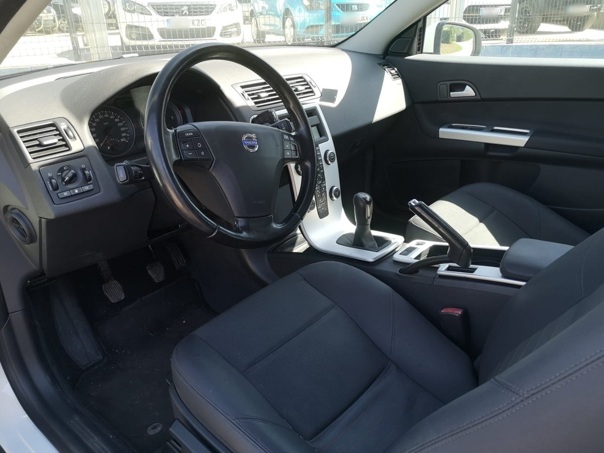AutoBesalu's tweet photo. Tenim novetats!! 
👇👇👇👇👇
VOLVO C30 ‼️
En molt bon estat 👌
Pregunta'ns i t'informem!

#ocasió #vehiclesocasió #volvo #c30  #Girona #garrotxa #besalu https://t.co/6P9E7siUrc