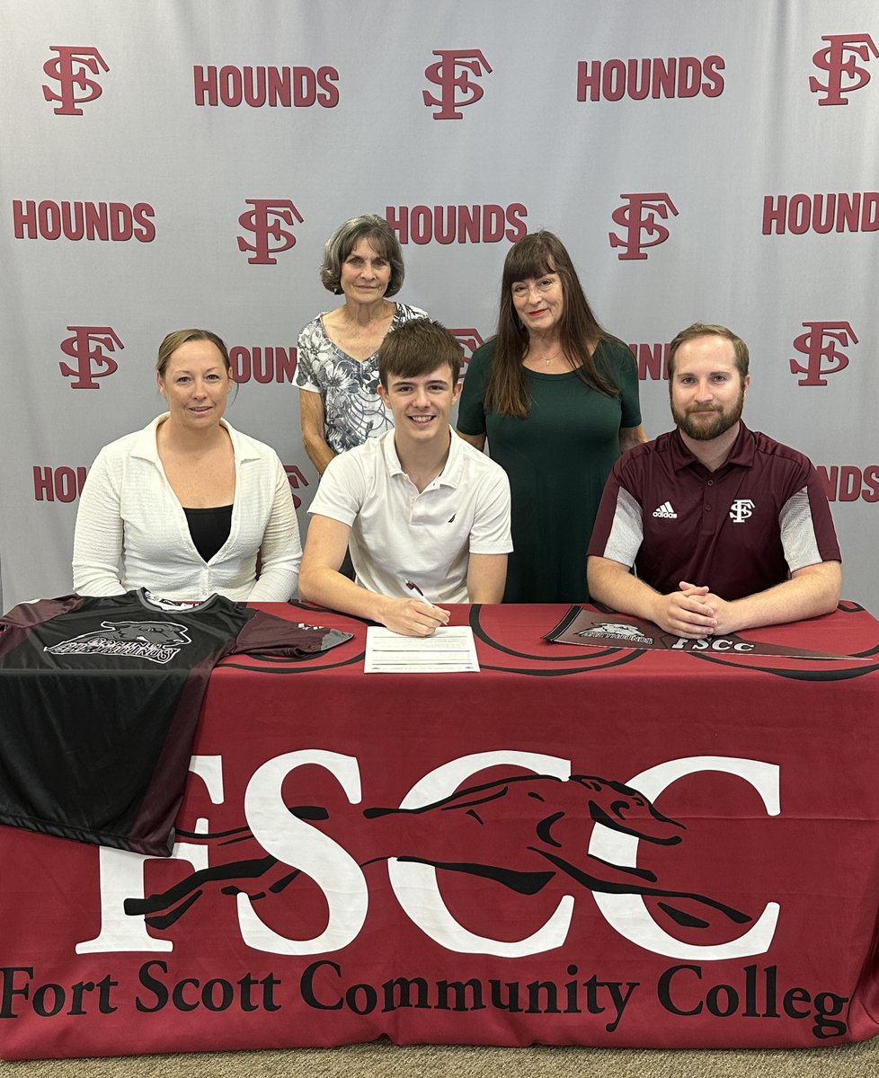 fsccesports's tweet photo. LOIs signed ✅
Kane Shepard and Lukas Felix - welcome to the Fort. It was great meeting you and your families today. Time to achieve greatness in 2023-24!! 💪
FSCC Esports is still recruiting and has scholarship seats open. Discord @ Beardoza#0001. 👈
Let's #GoGreyhounds #esports https://t.co/6e6TvhZhcI
