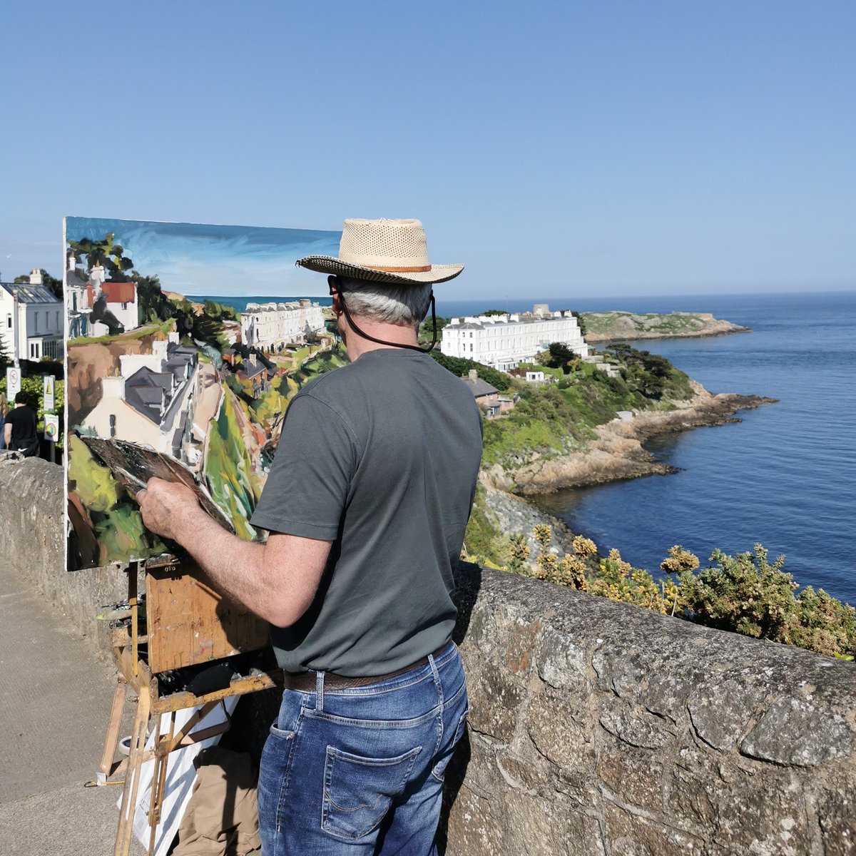 Dalkey Book Festival @dalkeybookfest just kicked off this afternoon giving yet another reason to visit this unique costal village over the #weekend. I’ll see you around! 👨‍🎨🎨
15-18 June 👉dalkeybookfestival.org

#Dalkey #GerardByrne #irishartist #DBF2023 @DalkeyF @artscouncil_ie