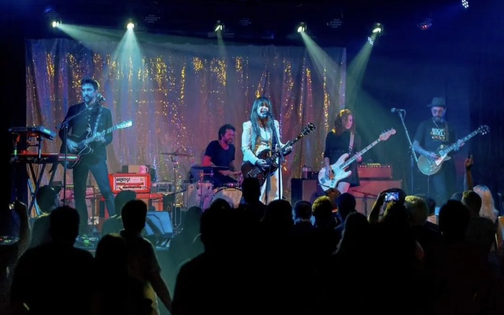 Having a blast on this tour! Check out louisepost.com for dates! @verucasalt