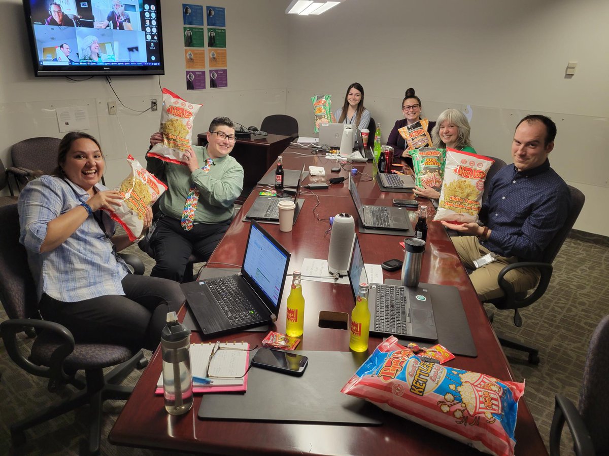 Harry Gill (@harrygill__) on Twitter photo Bonne #SNFP à mes collègues de la fonction public, surtout aux employés de la sécurité de <a href="/AgenceRevCan/">Agence Revenu Canada</a> qui font du lieu de travail une place remarquable. Nous sommes passés témoigner notre appréciation avec des gâteries. #EnsembleGC Bonne #SNFP à mes collègues de la fonction public, surtout aux employés de la sécurité de <a href="/AgenceRevCan/">Agence Revenu Canada</a> qui font du lieu de travail une place remarquable. Nous sommes passés témoigner notre appréciation avec des gâteries. #EnsembleGC
