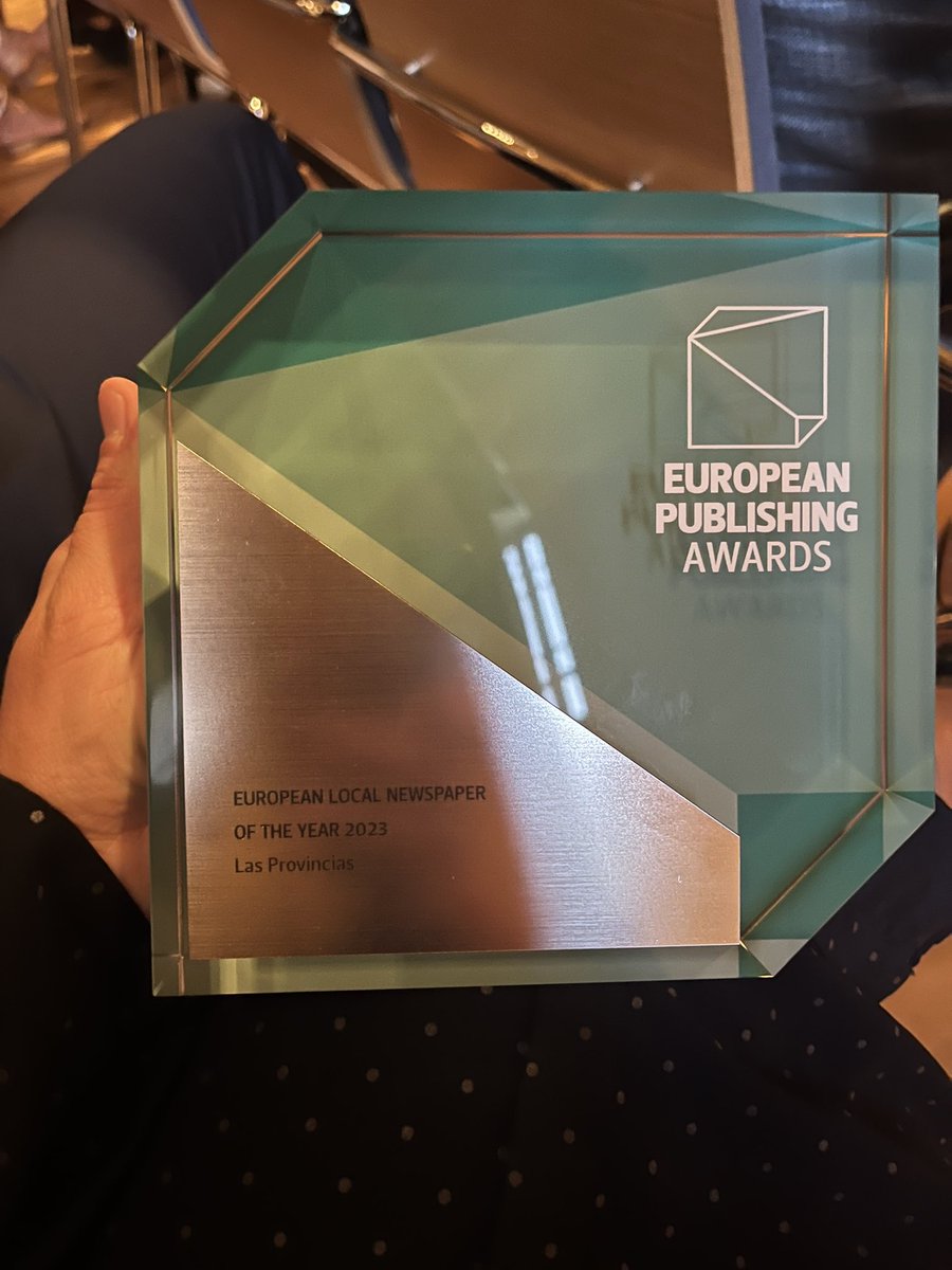 Nos llevamos este premio a casa. Hoy he venido yo a representar a los verdaderos ganadores del premio <a href="/EPC_Vienna/">Publishing Congress</a> al Periódico Local mejor diseñado de Europa. Esto es vuestro: @gnavaz <a href="/PatCabezuelo/">Pat</a> <a href="/alejandro_ricos/">Alejandro Ricós</a> <a href="/BrunoPerales/">Bruno Perales</a> Tengo el mejor equipo!!  <a href="/lasprovincias/">LAS PROVINCIAS</a>