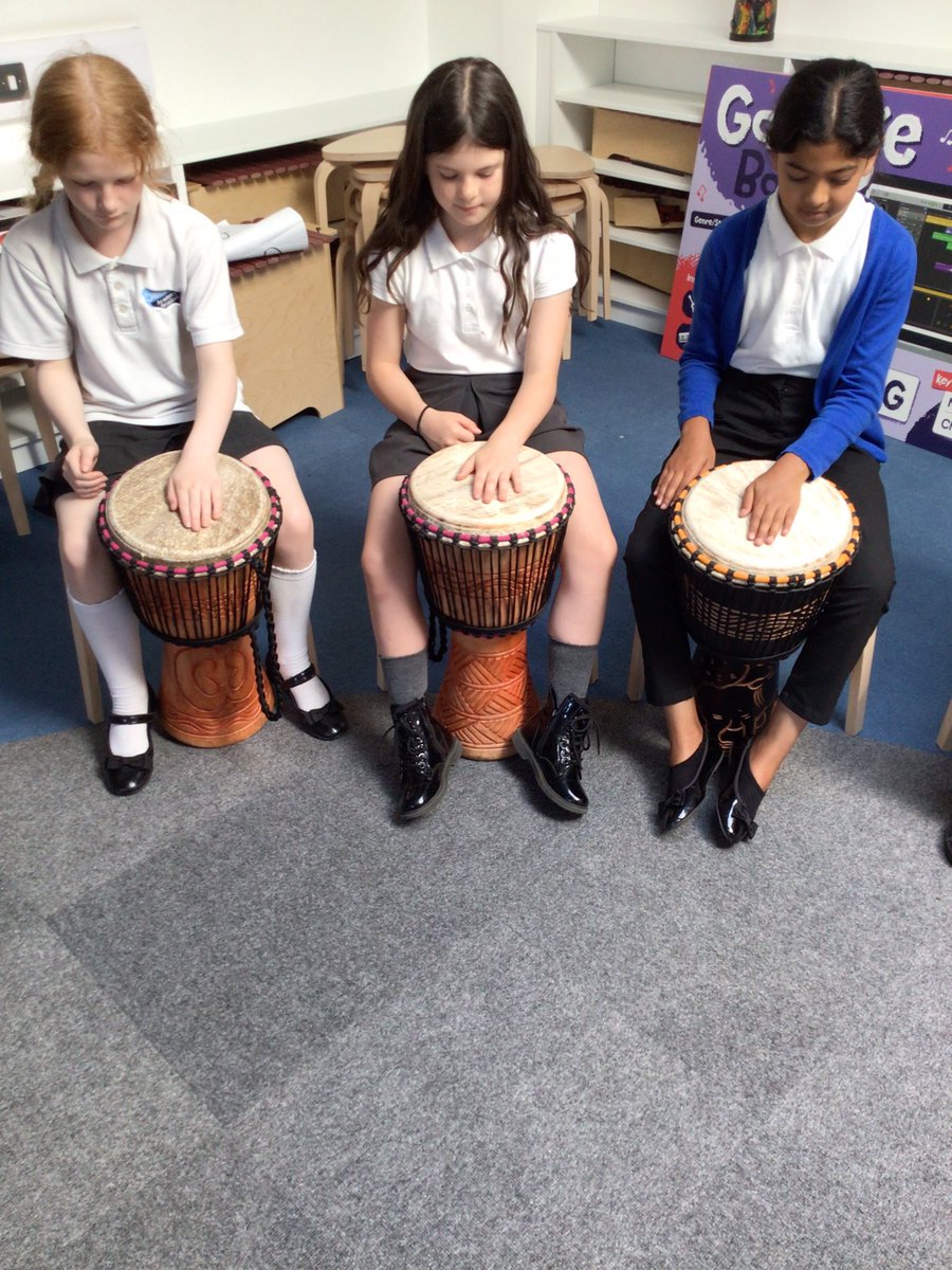 OABroadoak's tweet image. Firstly, the base tone. Produced by hitting near the centre of the drum with the palm of the hand. Dominant hand first then non-dominant. Gun/Dun #5MH #Y5 #performance