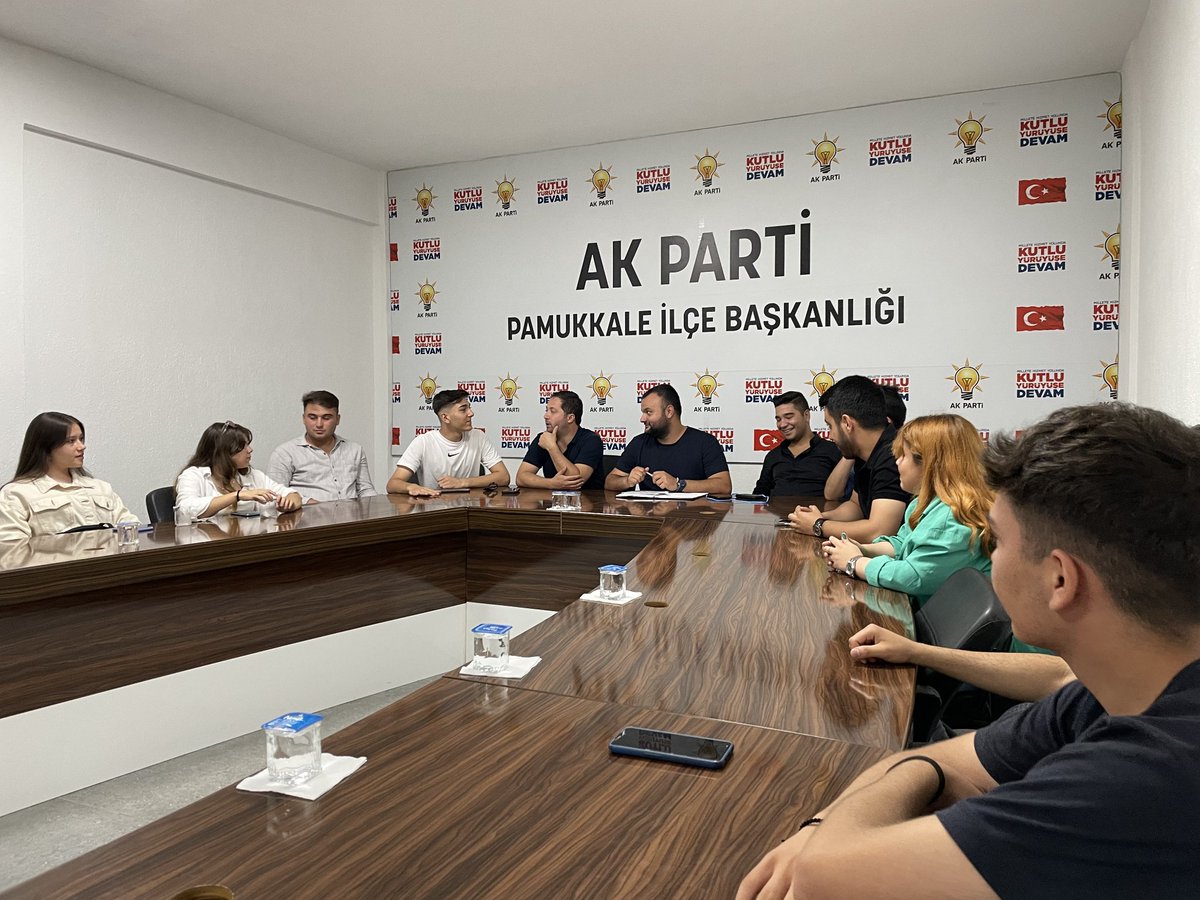 Pamukkale İlçe Gençlik Kolları Başkanımız <a href="/ilhandonmez_/">İlhan Soydan Dönmez 🇹🇷</a> başkanlığında haftalık olağan yönetim kurulu toplantımızı gerçekleştirdik.🖋

Dinamik ve güçlü teşkilat ilkesiyle liderimizin ardında, gençlerimizle birlikte Büyük Türkiye hedeflerine yürümeye devam edeceğiz.🇹🇷