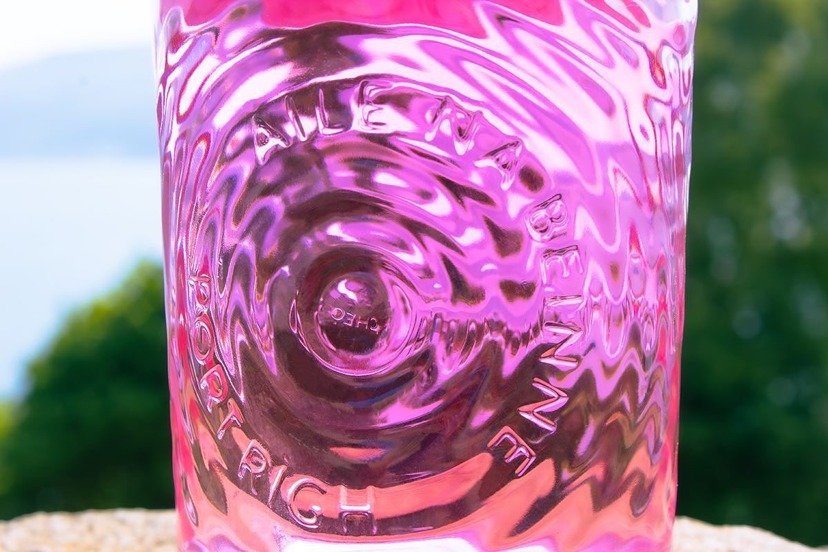 We continue the love of our culture and Gaelic language. We show this further by marking where we’re from and where we distill- Port Rìgh - King’s Port. We love our island home and all it brings, including Àile na Beinne - the scent, smell, breeze or air of the hill.