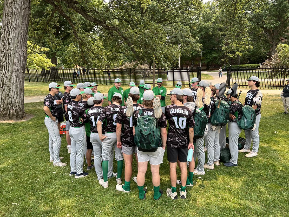 Novi advances to the championship game with a dramatic 10 inning thriller! Fantastic pitching and clutch hits! @AlexCzapski 2 out hit to tie!🥇 @AndrewAbler12 1H 2BB @AndrewKummer22 @TrevorR4597 1H @Caleb_Walker06 Sac Bunt👊 @AndrewAbler12 7IP 1R 6K🔥 @UliFernsler 3IP 0R 2K🚪