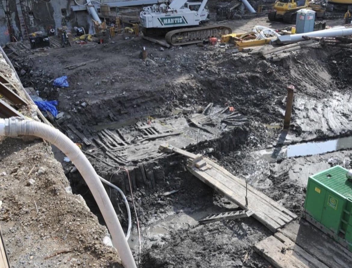 historyinmemes's tweet image. While cleaning up the aftermath of the World Trade Center's collapse, crews discovered a shipwreck located 7 feet below the foundation. This shipwreck was found to date back to 1773.

In 2010, excavators in New York City's Lower Manhattan unearthed the remains of a wooden ship…