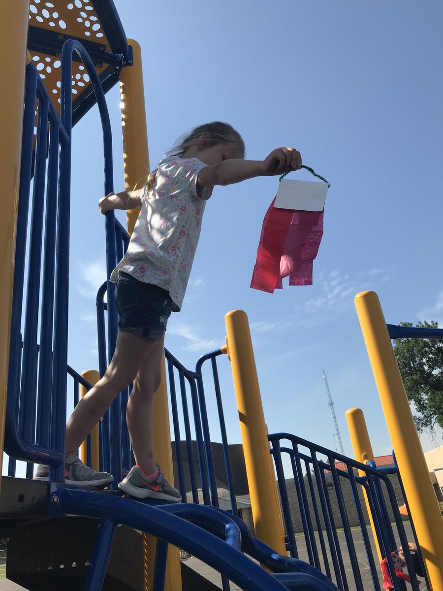 fredericvikings's tweet photo. This week the 1st graders are learning about weather! They created “branch buddies” in order to help tell if it is windy. After creating them, the students had to test them out on the playground. 💨
#GoFrederic https://t.co/jUnTTDvodO