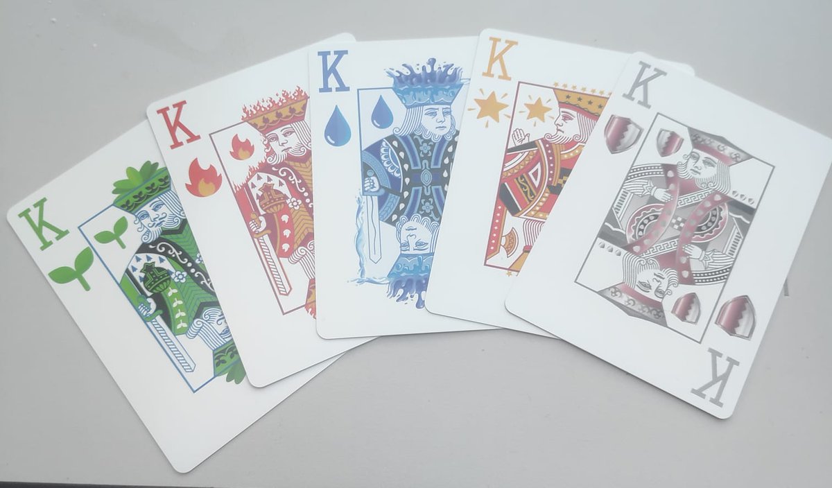 Me ha llegado esta nueva baraja de @the_5_elements gracias a <a href="/omelopoker/">samuel</a> y <a href="/jonwayne69/">Antonio Gonzalez</a>. 
#Juegazo