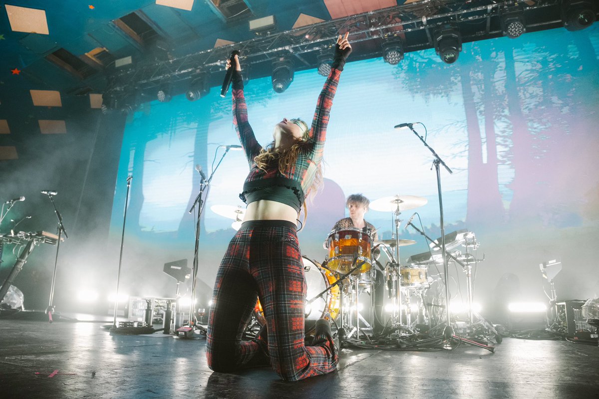 CHVRCHES tweet media