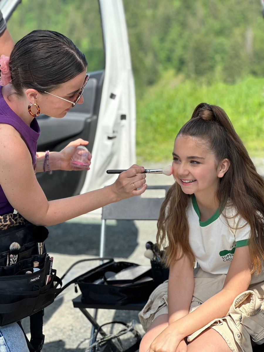 Hier, on a tourné le clip de mon prochain single 😍
C’était vraiment génial ! 
Je ne peux pas trop vous en dire pour le moment mais ça arrive très vite ! 
Merci à toute l’équipe présente ☀️📹