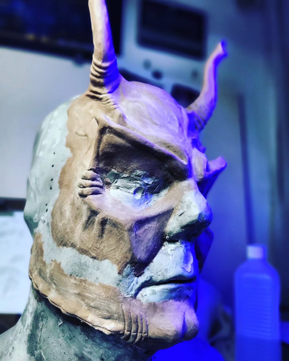 MannVomMond1's tweet photo. So, finalised the secondary forms and some details. No on to the finishing touches before I start casting this mask. 
#andorian #monsterclay #StarTrek #StarTrekDiscovery #alien #foamlatex https://t.co/iHIbZ5xAwE https://t.co/vm5AW2AT0J