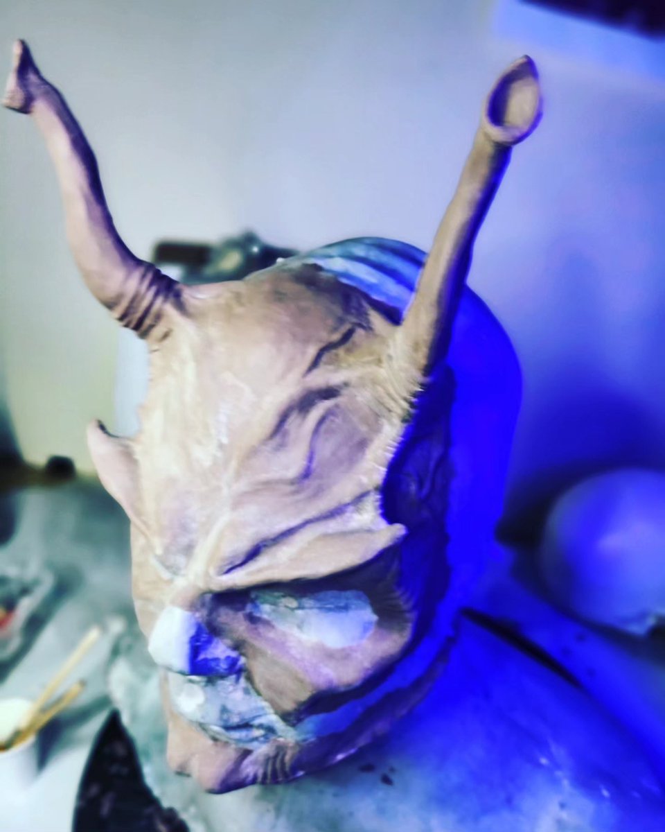 MannVomMond1's tweet photo. So, finalised the secondary forms and some details. No on to the finishing touches before I start casting this mask. 
#andorian #monsterclay #StarTrek #StarTrekDiscovery #alien #foamlatex https://t.co/iHIbZ5xAwE https://t.co/vm5AW2AT0J