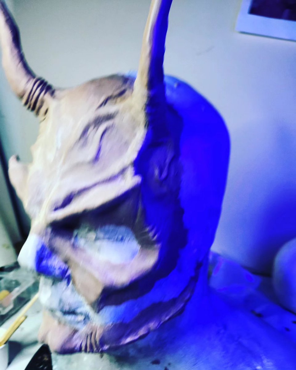 MannVomMond1's tweet photo. So, finalised the secondary forms and some details. No on to the finishing touches before I start casting this mask. 
#andorian #monsterclay #StarTrek #StarTrekDiscovery #alien #foamlatex https://t.co/iHIbZ5xAwE https://t.co/vm5AW2AT0J