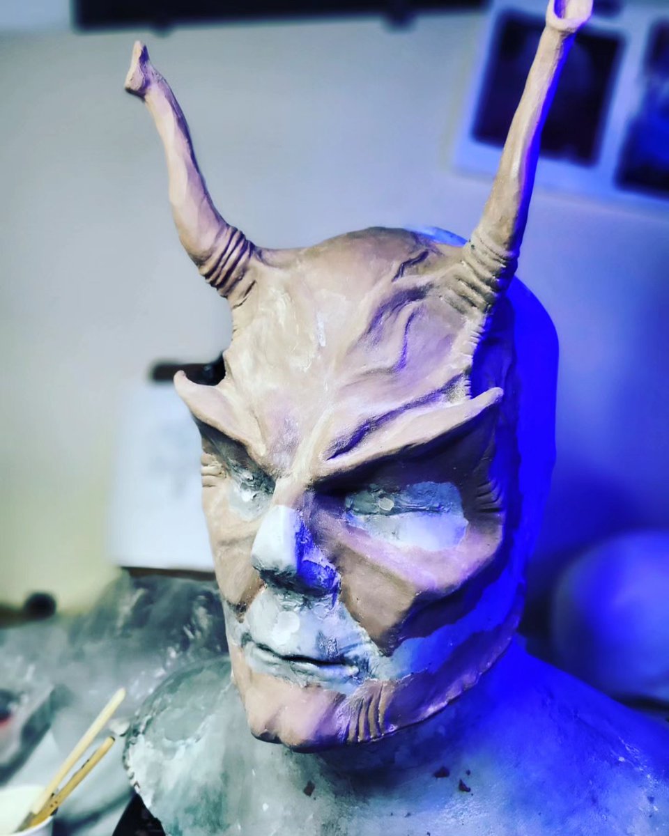 MannVomMond1's tweet photo. So, finalised the secondary forms and some details. No on to the finishing touches before I start casting this mask. 
#andorian #monsterclay #StarTrek #StarTrekDiscovery #alien #foamlatex https://t.co/iHIbZ5xAwE https://t.co/vm5AW2AT0J