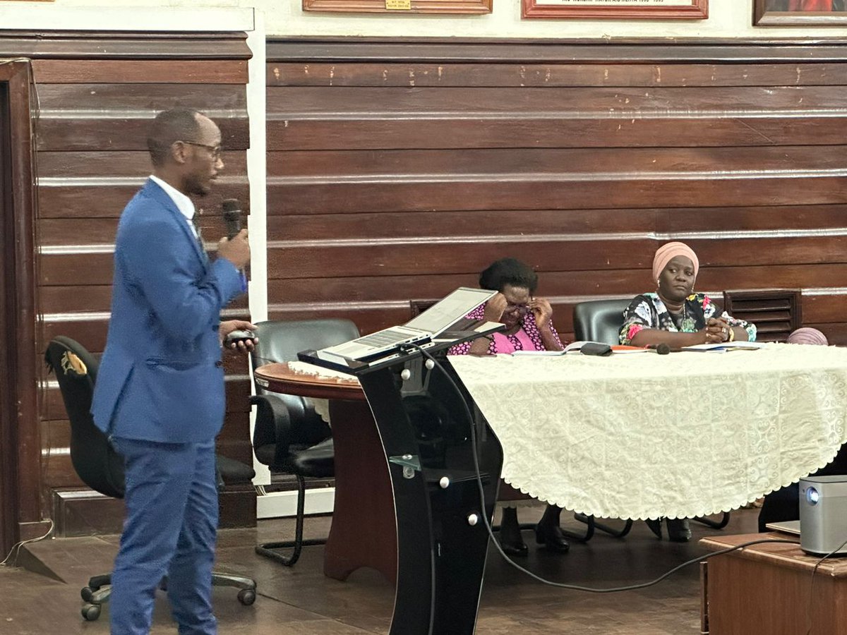 KampalaPdm's tweet photo. Today @KCCAUG AWAs &amp; CDOs Have Completed Training On Business Support Agent Model. The Training Was Conducted By @Opportunity_UG At The Mayors Parlour. 
@KCCAED @kyofakabuye2 https://t.co/UWPl8tDcUB