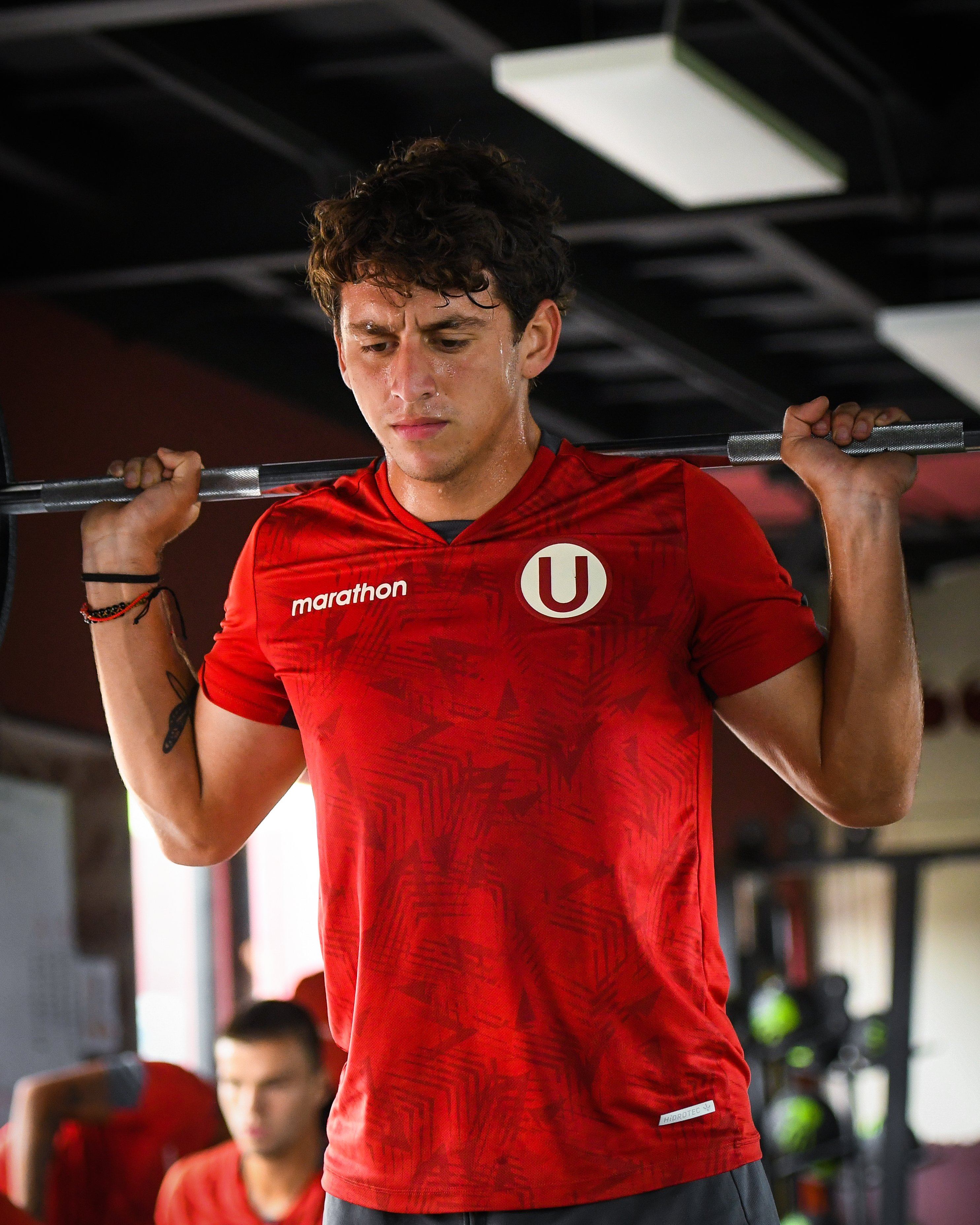 Camiseta de entrenamiento de universitario shop