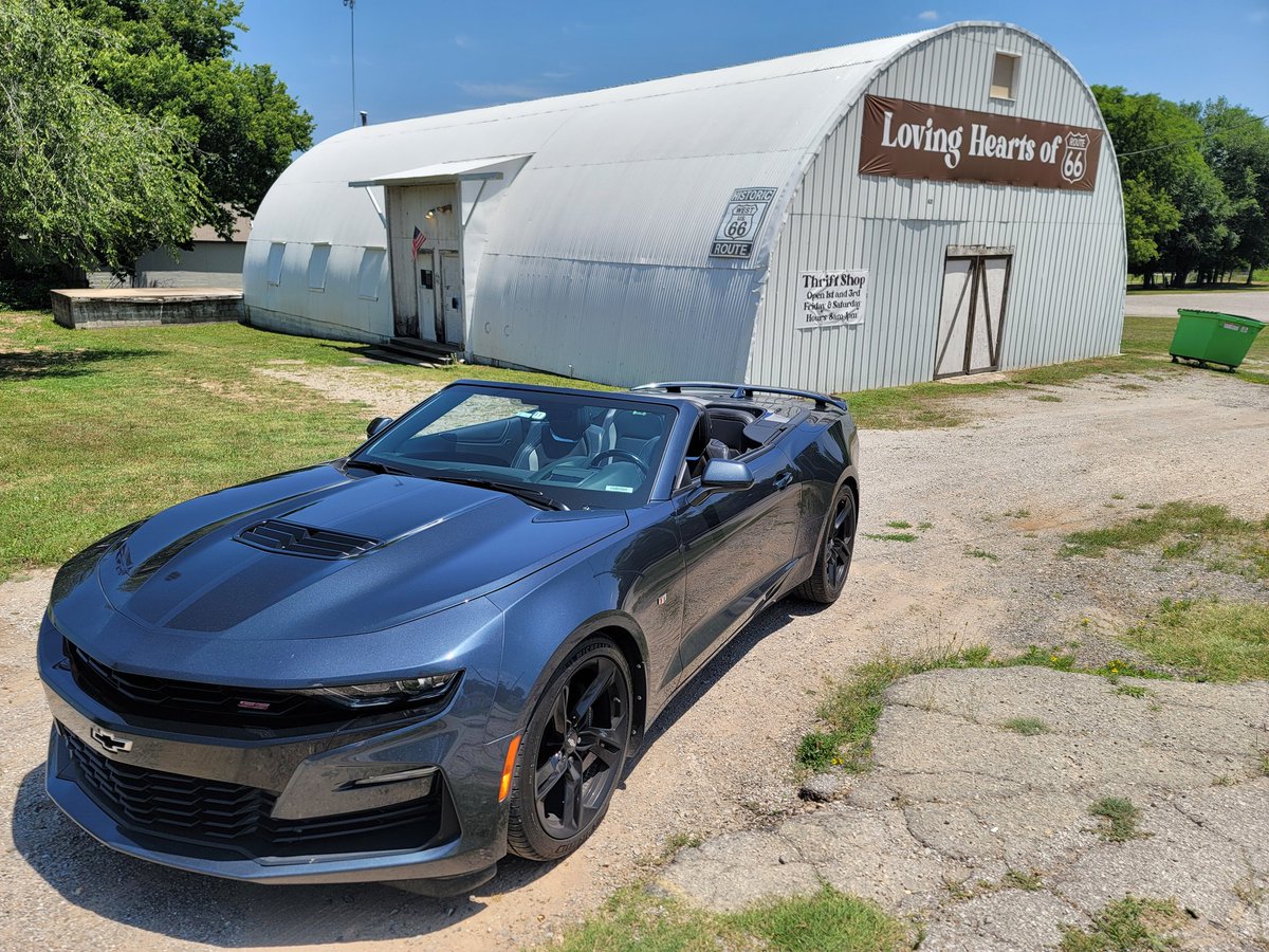 Spending the day with <a href="/Rainbow_Painbow/">Rain~ (Madly in Love with a Husky)</a> driving Route 66 in a V8 convertible?

Don't mind if I do. 😌💚