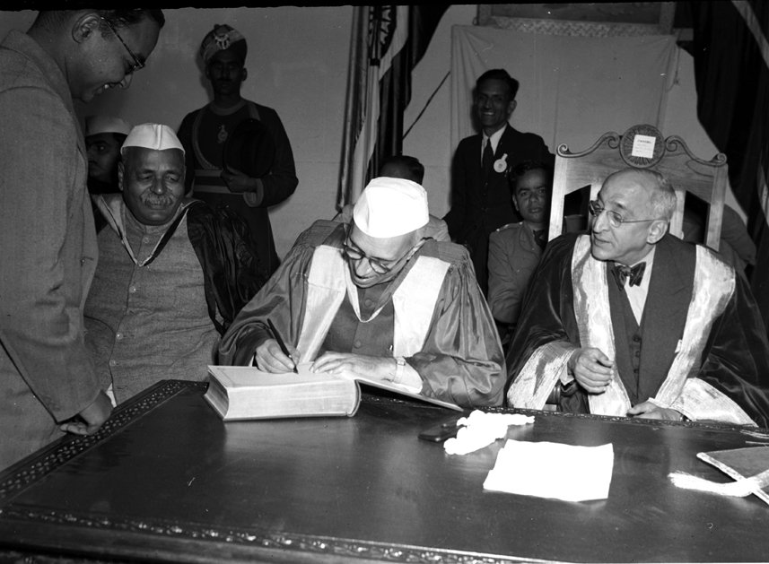 Allama_Saquib's tweet photo. The then PM Jawaharlal Nehru inaugurating Roorkee University (earlier Thomason College &amp; now IIT Roorkee) on 25 November 1949. CM of UP, Pt. Govind Ballabh Pant &amp; first VC of the university Dr. C. A Hart can also be seen
@Ashok_Kashmir https://t.co/9Mtu50W4Vb