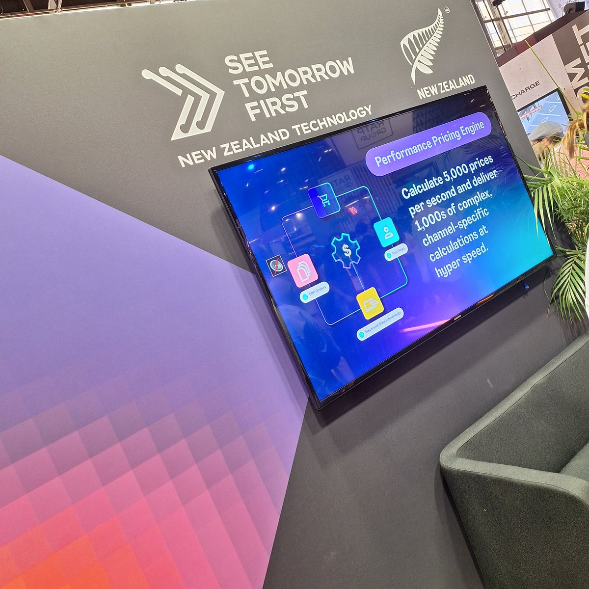 Graldin's tweet photo. Quand les casques de réalité virtuelle font aussi voyager...en Nouvelle-Zélande. Mais au-delà des voyages il est également utilisé pour la formation des médecins par exemples.
#vivatech #efap #mbadmb #realitevirtuelle https://t.co/Bz3wFdgjqA
