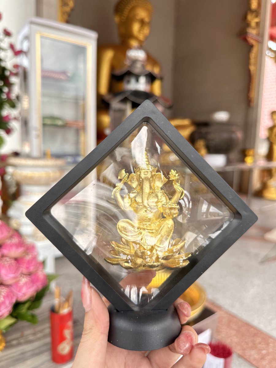 คือว่าาา ได้มาจากวัดไผ่เงิน
ปลุกเสกพร้อมองค์ใหญ่เลย เนื้อทองเหลือง น่าจะมีแค่ 299 องค์ แบ่งบูชาราคาเท่าที่วัดเลยนะคะ องค์ละ 3000฿ มีค่าส่ง 100฿ ค่า  ใครหาพระแม่องค์พ่อปลุกเสก ห้ามพลาดด 

📌มีแค่ในรูปเลยค่ะ มาลงตอน 22:30 นะคะ ให้เอฟในนี้เลยค่ะ (ทางเมนชั่น)