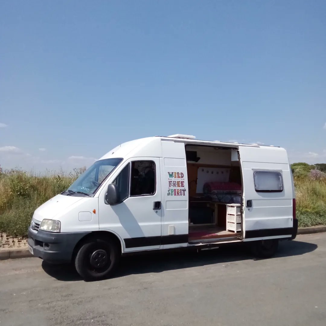 RollingBeachHut's tweet photo. Living free with another million £ view I get to call home for the next couple of days. Saltgrass lane, Milford on Sea, the salt marsh and occasionally the road floods at high tide.

There's a lovely cool breeze here today too 😍

#vanlifediaries #vanlifeculture #vanlife https://t.co/1o64TP7aOJ