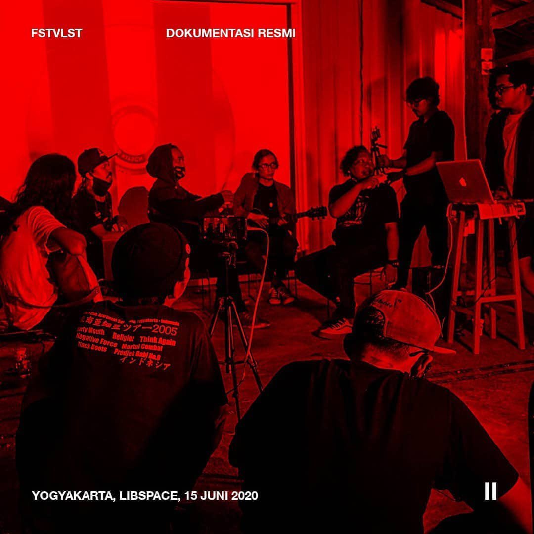 FSTVLST's tweet photo. tepat hari ini, kira-kira juga jam segini.

terima kasih, telah mengambil keputusan untuk mendukung fstvlst, hingga saat ini, bahkan mungkin nanti~ https://t.co/D6VVsgPHrW
