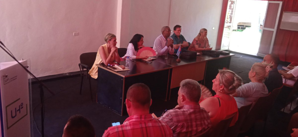 Como parte de la visita del Comité Central del #PCC a #Holguin intercambia <a href="/QueipoRuiz/">Joel Queipo Ruíz</a> con estudiantes y profesores de la <a href="/univholguinera/">UniversidadHolguin</a>.

<a href="/ErnestoSV8/">Ernesto Santiesteban Velázquez</a> <a href="/AnabelNaranjoP4/">Anabel Naranjo Paz</a> <a href="/IsabelC1963/">Isabel Cristina Torres Torres</a> <a href="/LERuizM/">Luis Ernesto UHo 🇨🇺</a> <a href="/JChelala96/">Jorge Chelala</a> <a href="/WalterBG_MES/">Walter Baluja García</a> <a href="/aylinalvarezG/">Aylín Alvarez García</a>