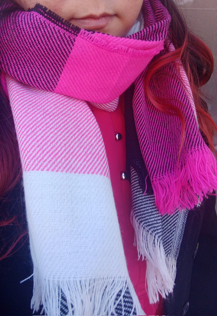 kittybuu's tweet photo. Pase a #todomoda a comprarme una vincha fuscia.
La chica me dice: ¿Es para vos, no?
Yo: komo lo zupo 😲
También yo: https://t.co/IfvR45dMhb