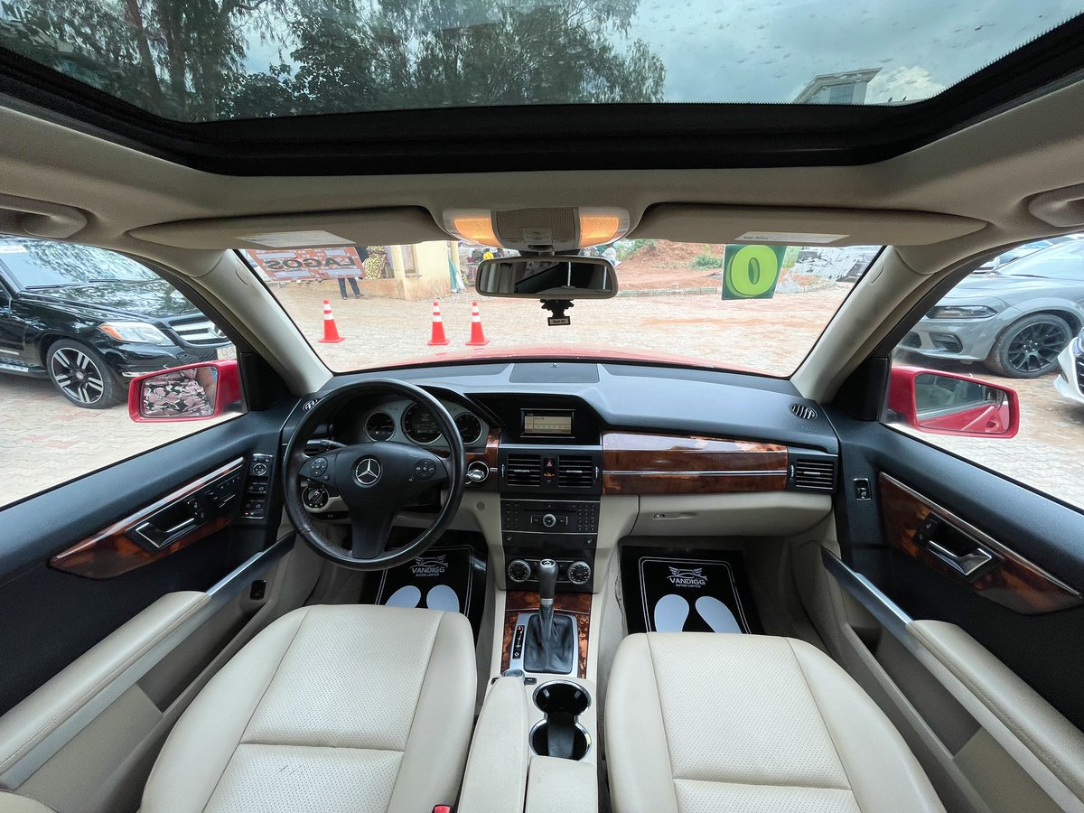 FOR SALE ‼️
MERCEDES BENZ GLK 350, PANORAMIC ROOF, RED COLOR, 2009 MODEL.
ORIGINAL CUSTOM DUTY✅✅
LOCATION: Abuja 
CALL: 07038966931
We deliver worldwide 🌍🌏🌎
VANDIGG OR NOTHING!!!!
Ojoro no Dey
#BBNajia #Gistlover #bestcarpluginabuja #twittercommunity#bestcars