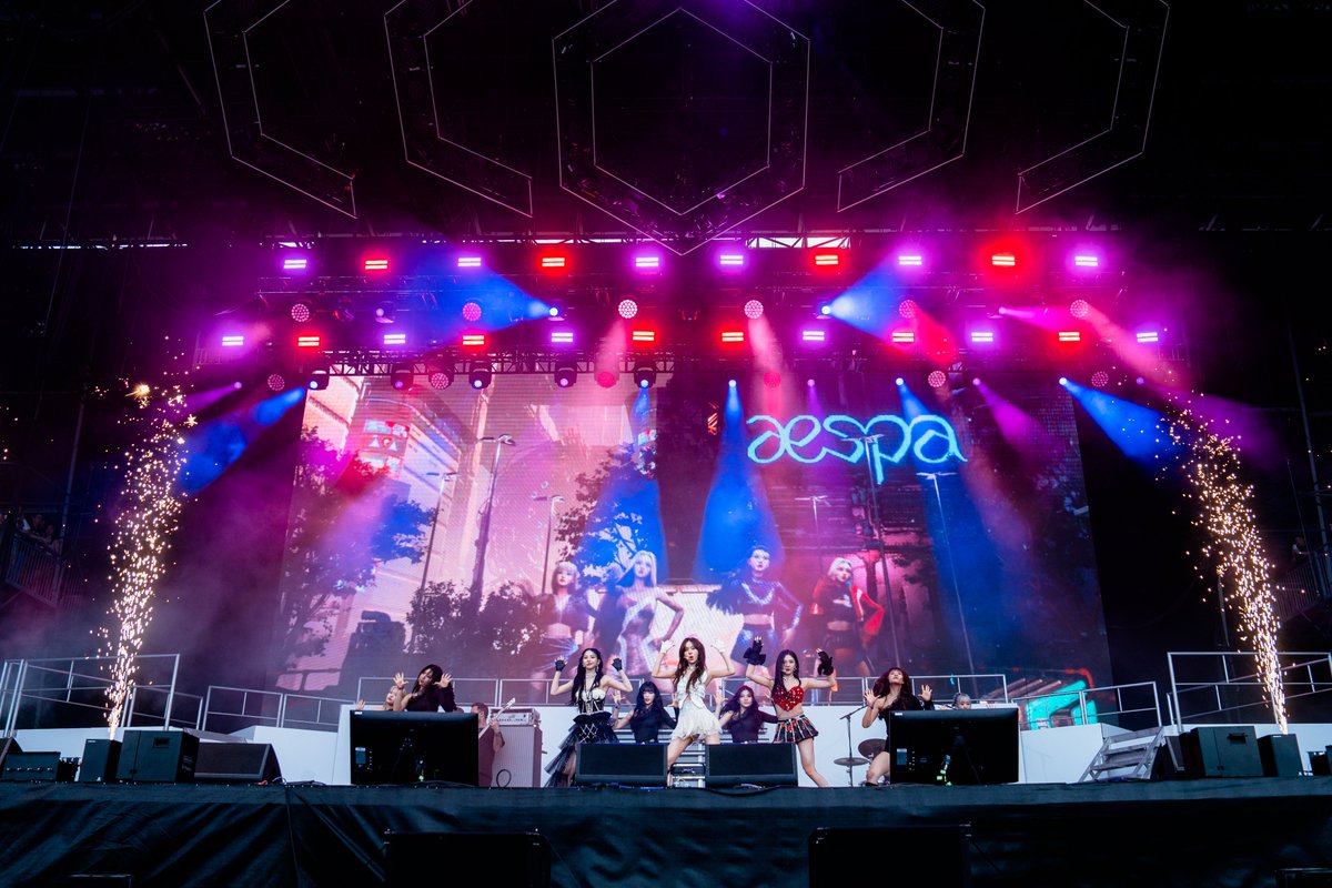 widteo's tweet photo. The aespa performace stage at Governors Ball looked very lovely thanks to the magnificent stage backdrop and rich embellishments. Our performance was no less remarkable than the stage that had been set; in fact, it was much more magnificent. https://t.co/WO5EBKiR5b
